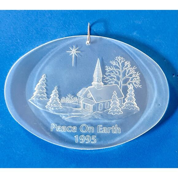 1995 Holiday Treasures Collectors’ Acrylic Oval Ornament Peace On Earth Church - Picture 7 of 13
